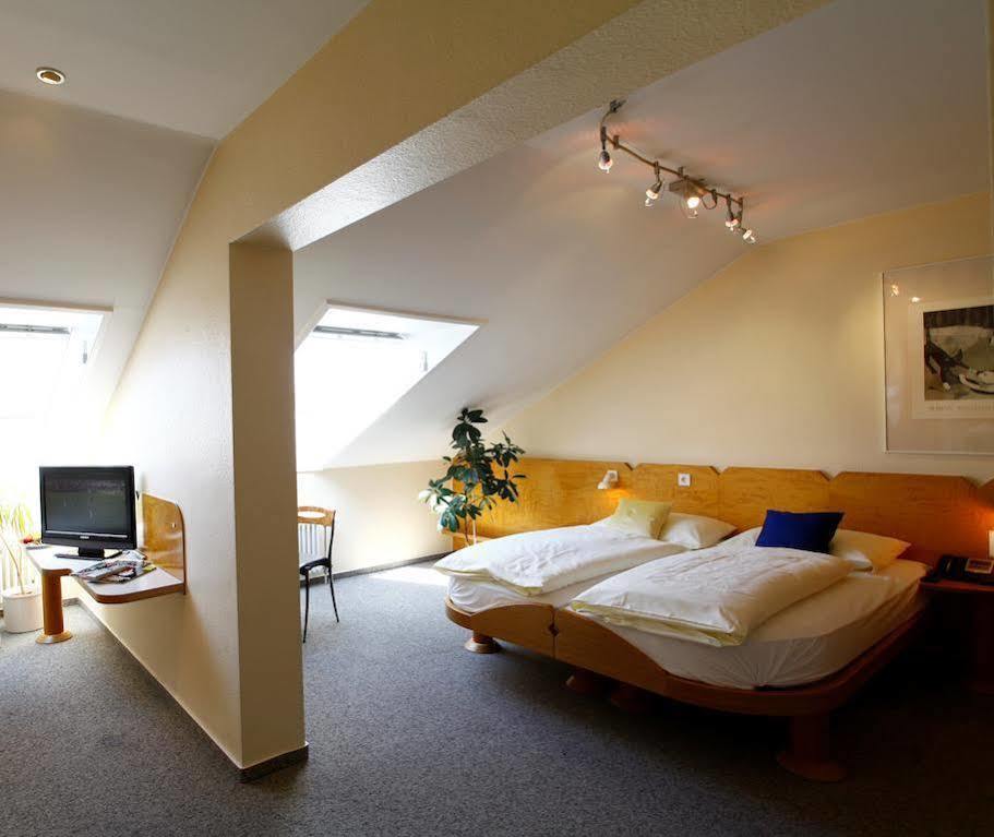 Stadthotel Engel Ettlingen Exterior foto